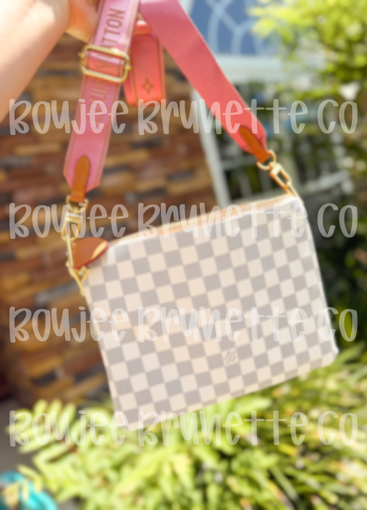 White Checkered Coussin
